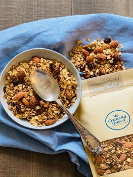 Crunchy Granola trial package with 8 delicious baked mueslis